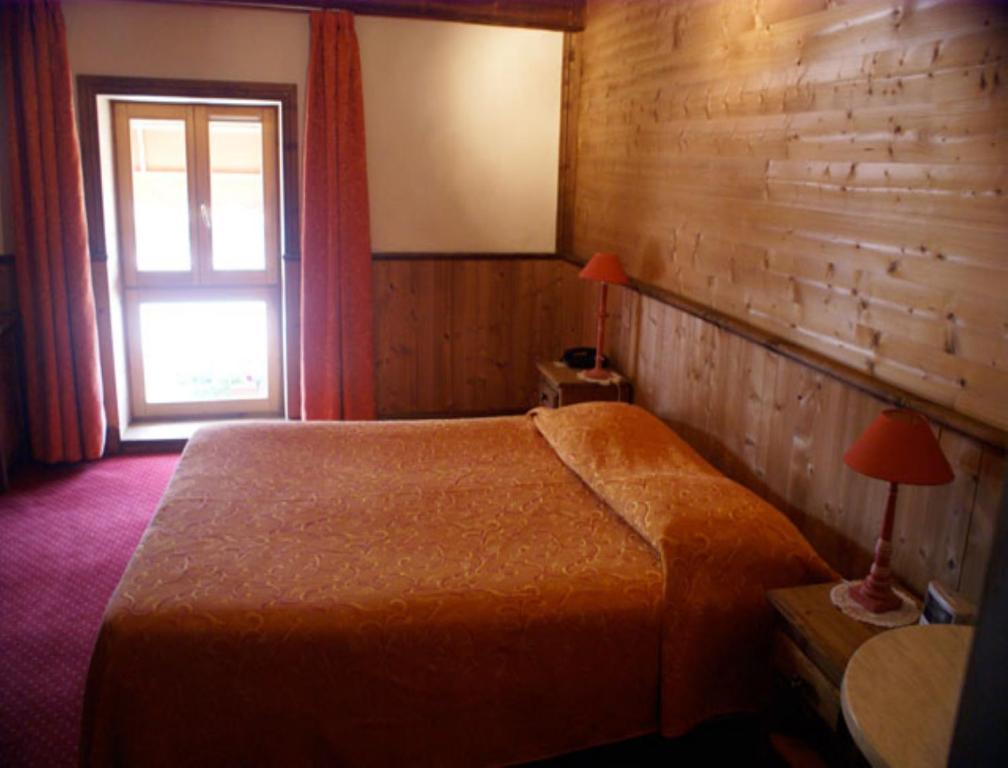Le Relais De L'Abbaye Hotel Tournus Quarto foto