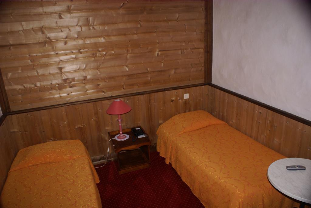 Le Relais De L'Abbaye Hotel Tournus Exterior foto